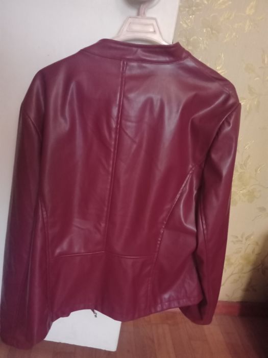 Продам куртку женскую