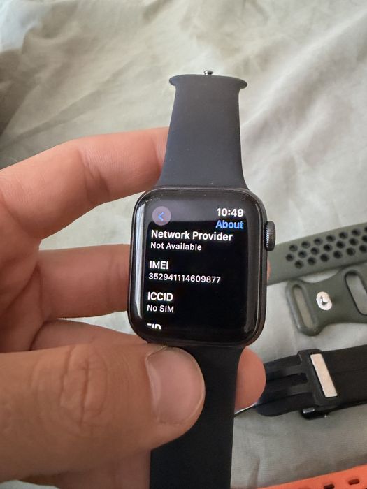 Apple Watch SE2 32GB 40mm почти неизползван