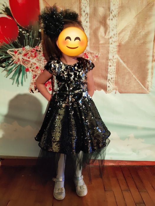 Продаю платья на девочку