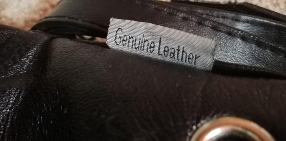 Geanta piele naturala neagra cu curea extensibila