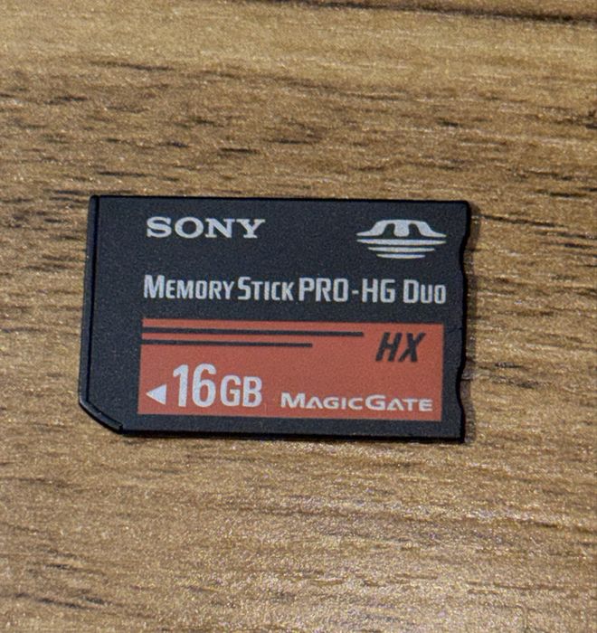 Sony карта памяти 16GB для psp и камер