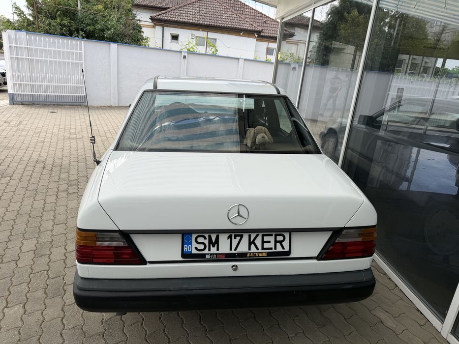 MERCEDES-BENZ E-Class 1988 — imagine 5