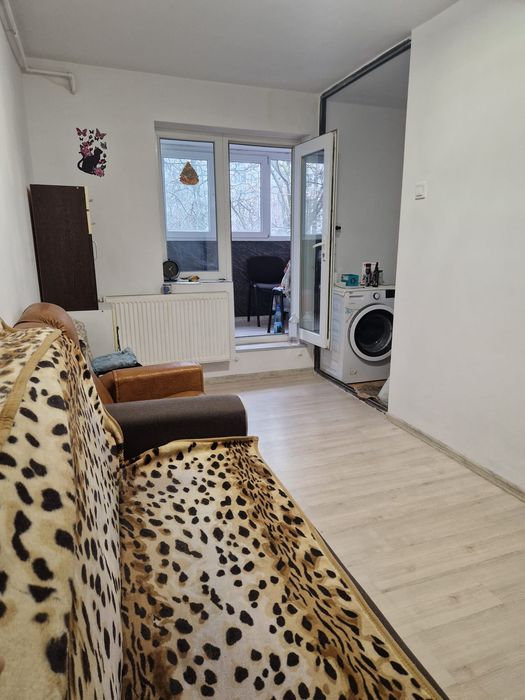 Garsoniera piața Reșița etaj 3 ,balcon mare preț 29000 euro