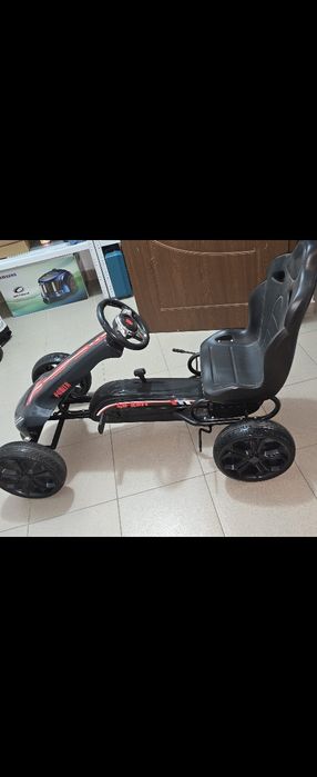 Kart cu pedale si roti cauciuc