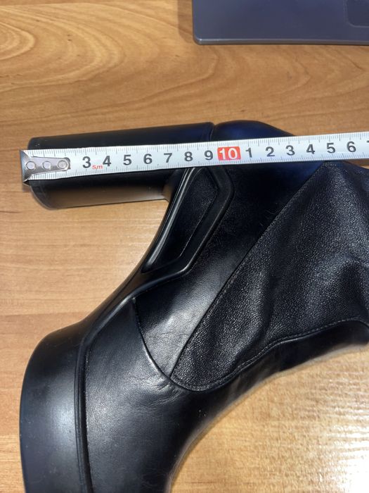 Женские кожаные ботильоны  ECCO 38р