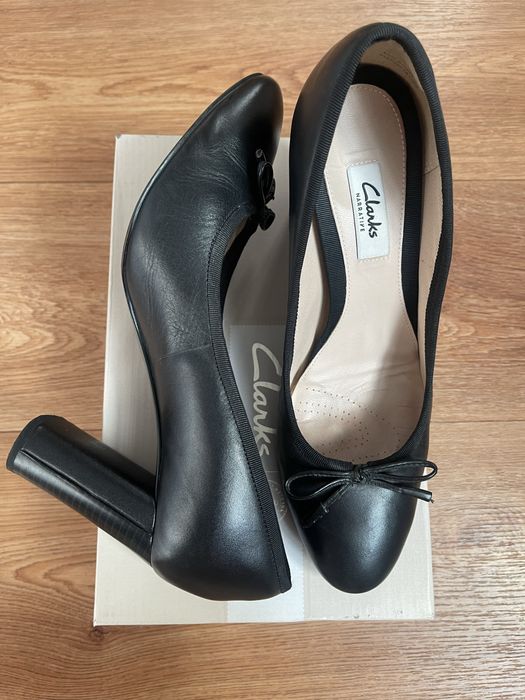 Кожаные чёрные туфли бренда Clarks, размер 40