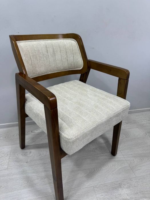 Stol stul Valentin yongoq