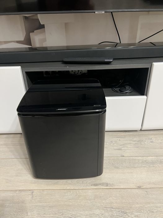Bose 700 soundbar si subwoofer