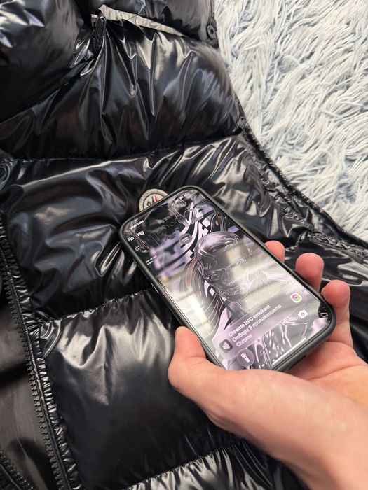 Елек на Moncler Real закупен от от магазин на Moncler в Холандия носен е няколко пъти но е много запазен за повече информация на лс!