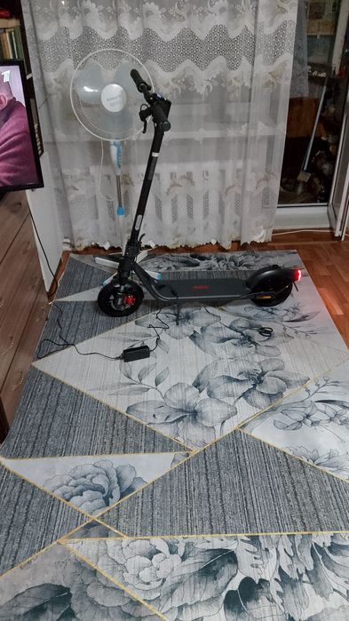 Продам электросамокат ninebot F 2 //