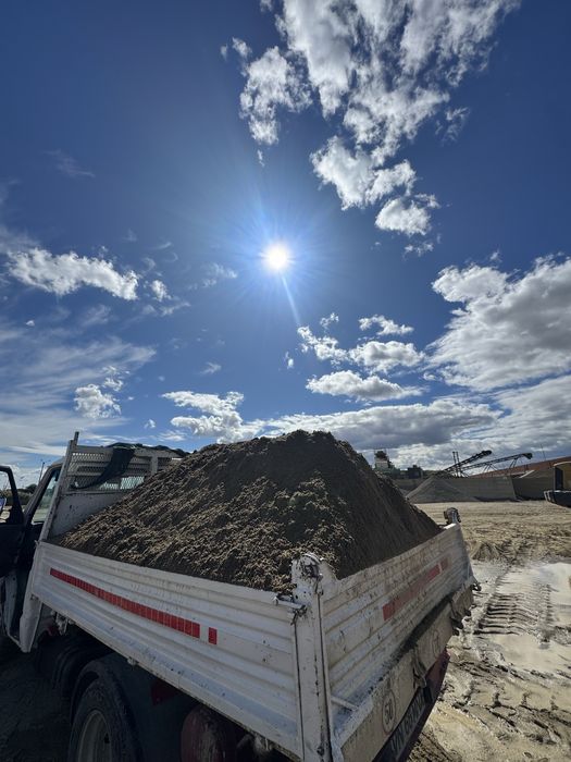 Piatră Nisip Balast Pamant negru-Vegetal Pietris Pufar Moluz Excavator Demolat Nivelat
