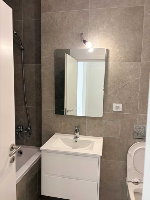 Inchiriez apartament SILK District - cu parcare interioara