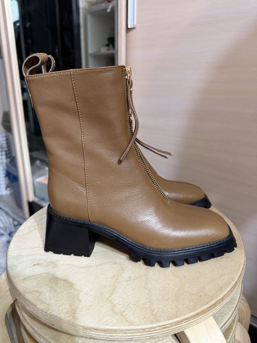 Осенние кожаные ботильоны коричневого цвета.