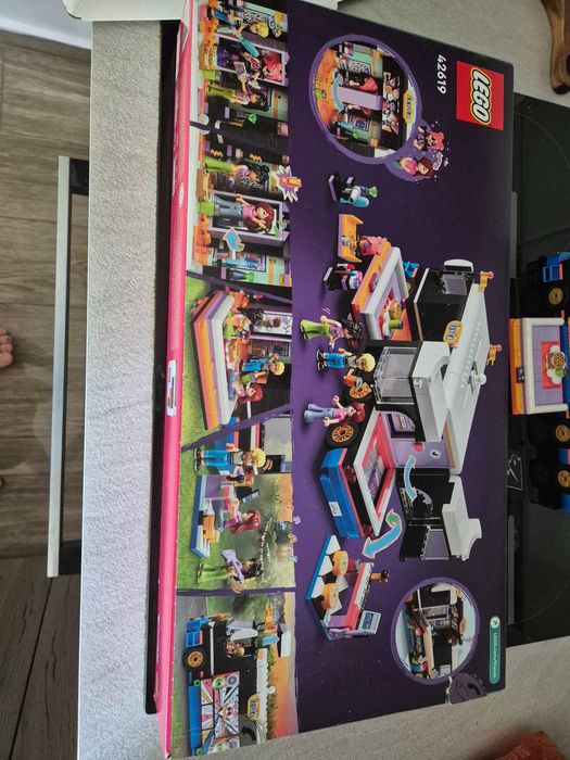 LEGO Friends: Autocar de turneu 42619, 8 ani+, 845 piese - OCAZIE
