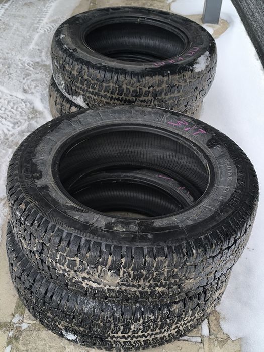 Продам шины на Ниву.