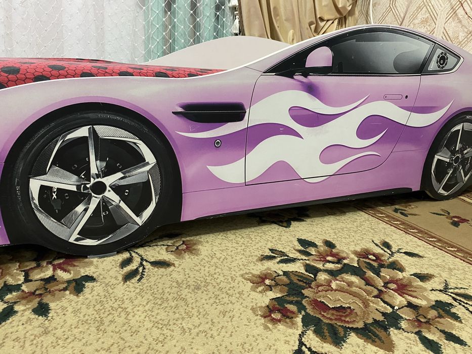 Продаю кровать машину торга нет