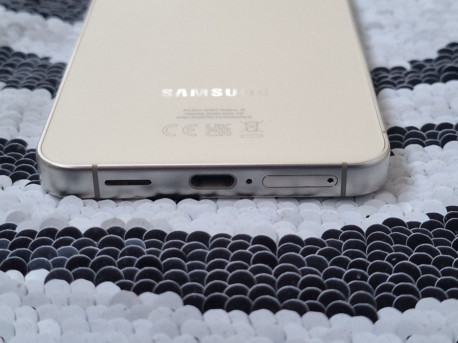 Samsung S24  5G   256 GB    Yelow Titanium