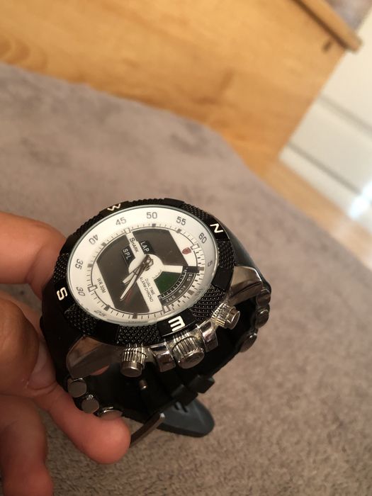 vand ceas shark barbati..