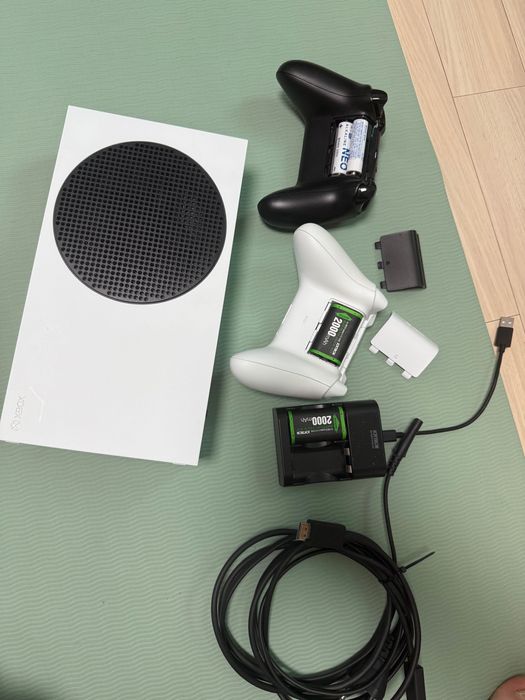 Xbox series s 512gb ssd. 2ta akkm bilan.