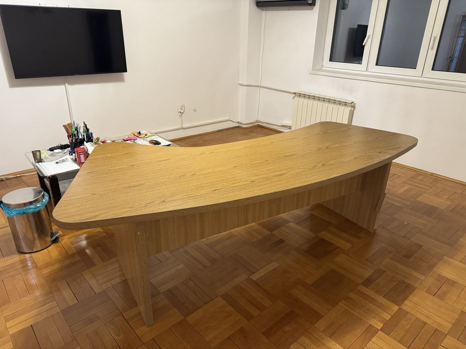 Birou de lemn incapator