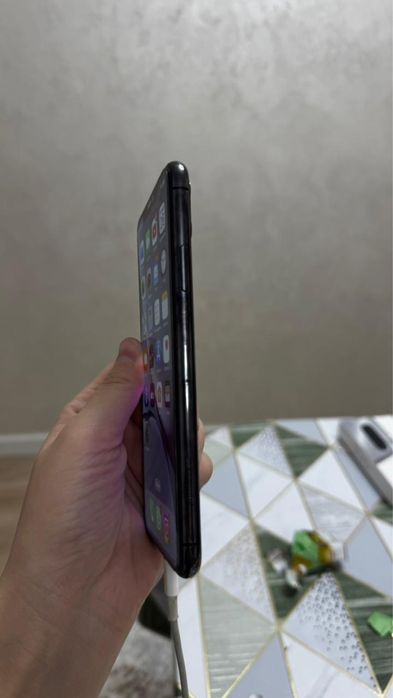 Продам срочно Айфон Iphone 11 pro max