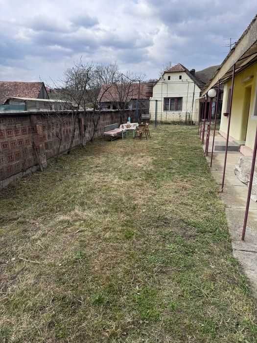 Casa de vanzare cu teren 1000mp