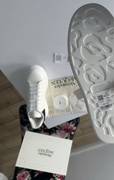 Alexander Mcqueen classic albi negri piele naturala