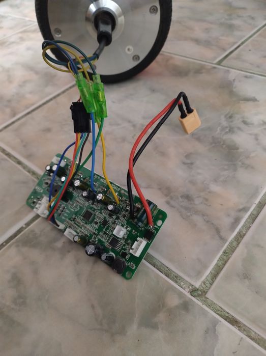 Roata hoverboard cu modul de placa