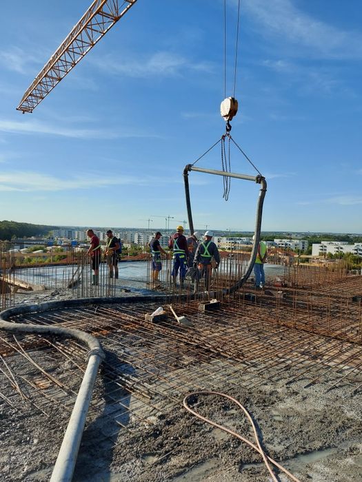 Inchiriere Pompa beton NOUA cu PESTE  100ml furtun
