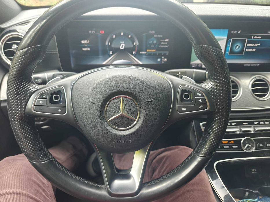 MERCEDES-BENZ E-Class 0 — imagine 4