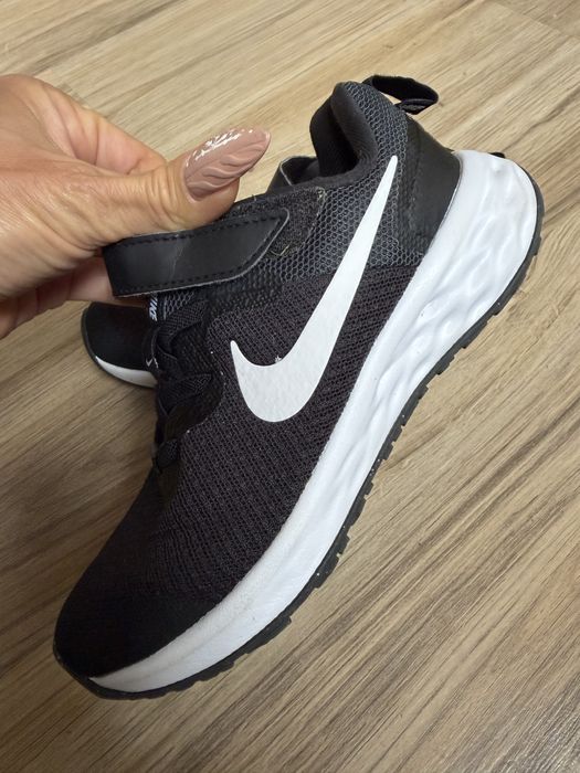 Оригинални юношески маратонки Nike Revolution 6! 30 н