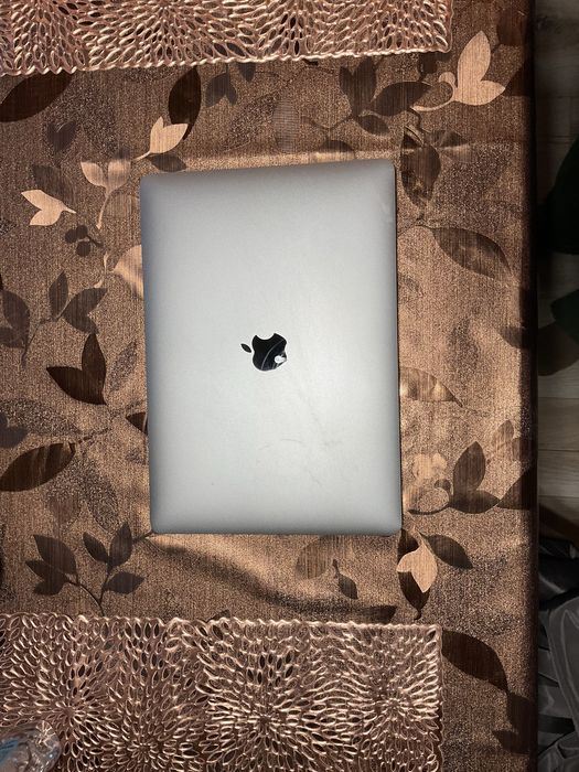 Apple Macbook Pro 15,4 чип 13 инча 2019г.