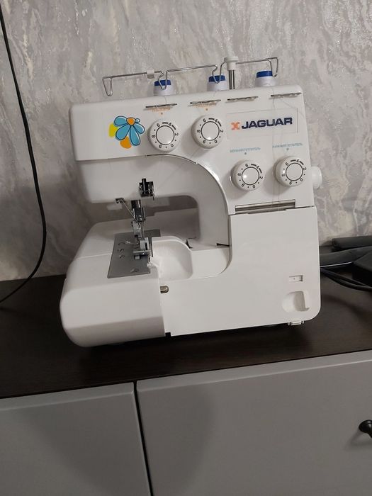 Продам Оверлок ягуар