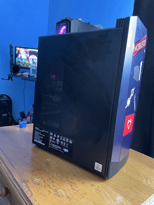 Sistem Desktop Gaming Lenovo