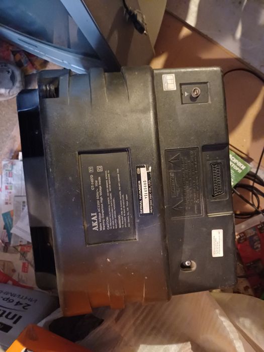 Подарявам два телевизора(21 и  14 инча), за които трябват декодери