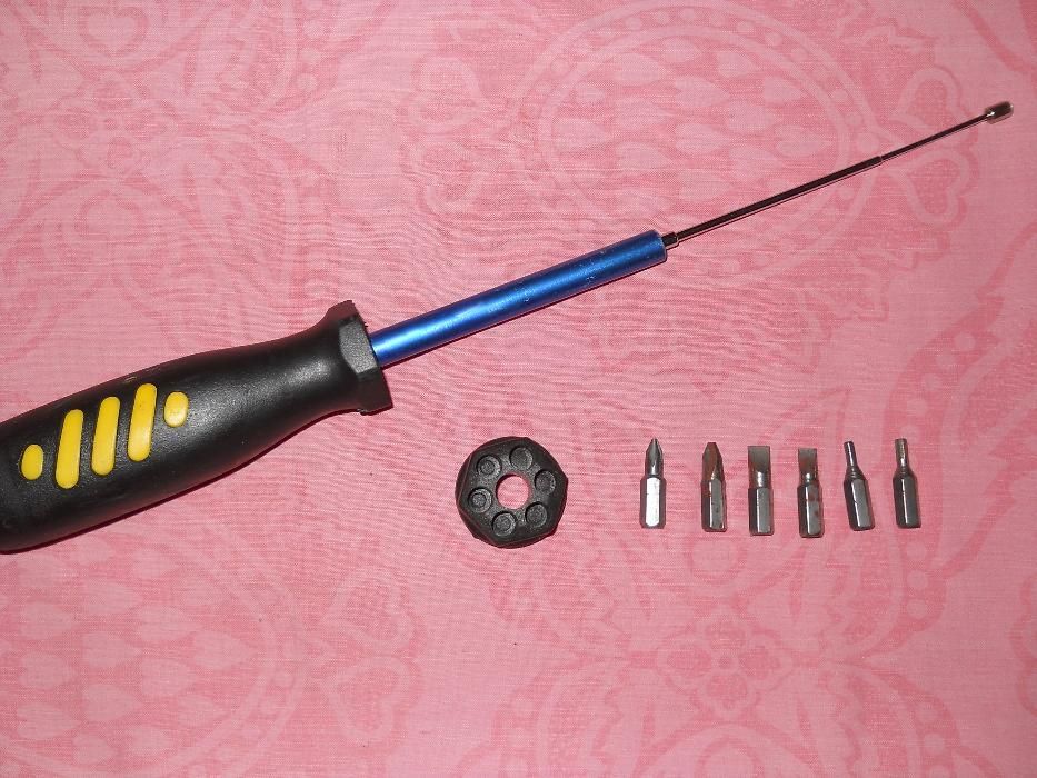 Șurubelniță multifuncțională cu tija telescopica cu magnet