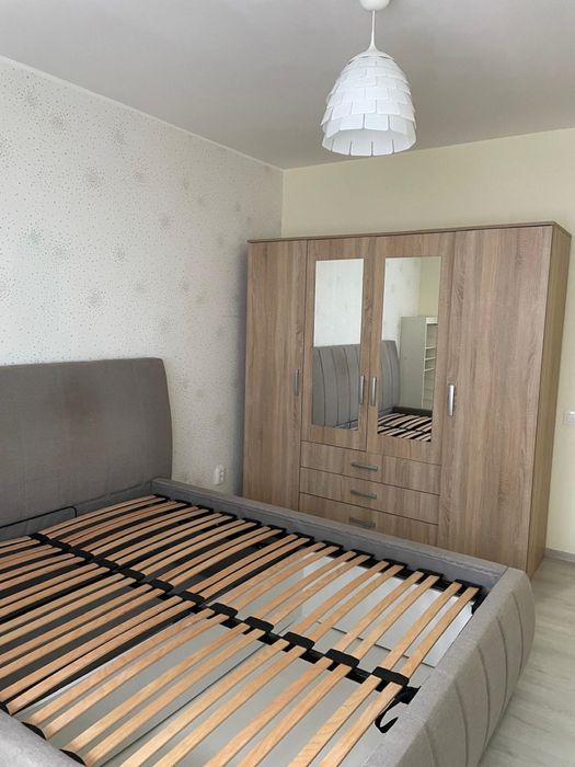 Inchiriez ap. 2 camere si living