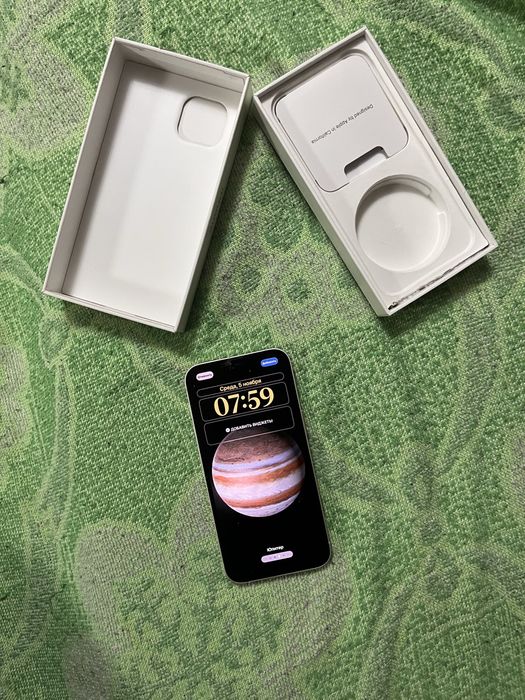 Продам iPhone 13