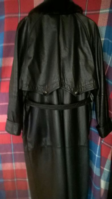 Новый  ОРИГИНАЛ.Кожаный женский плащ Турция с меховым воротником