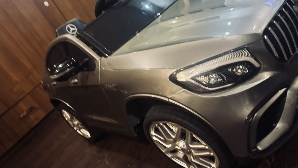 Mercedes-Benz AMG electric pentru copii