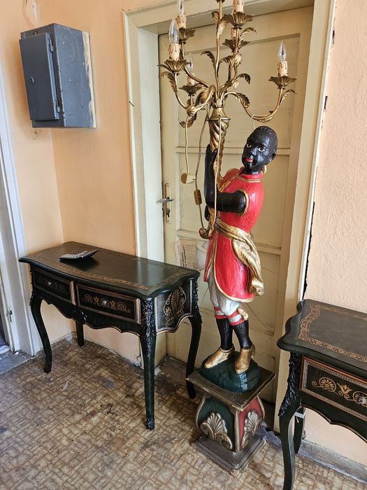 Голяма  дърворезба на буда