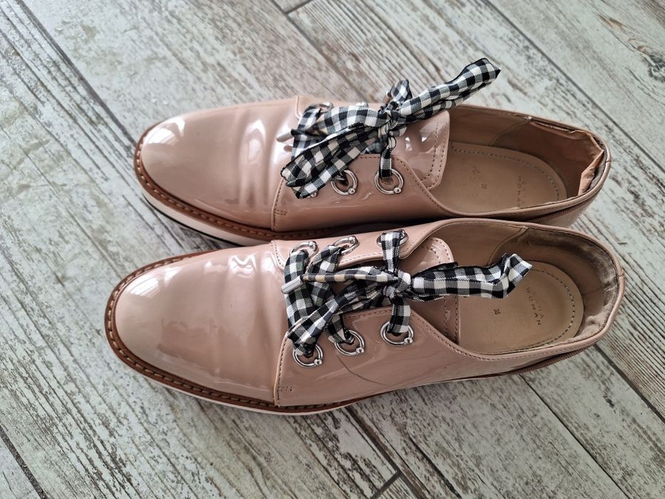 Vând papuci Zara, măr 38, roz pal, de lac