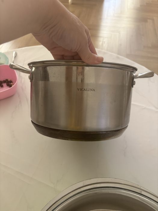 Продам кастрюлю на 7 литров