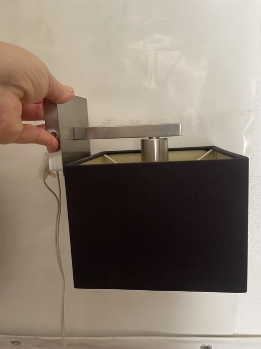 Практична Стенна лампа