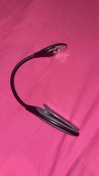 Книжна лампичка на батерии