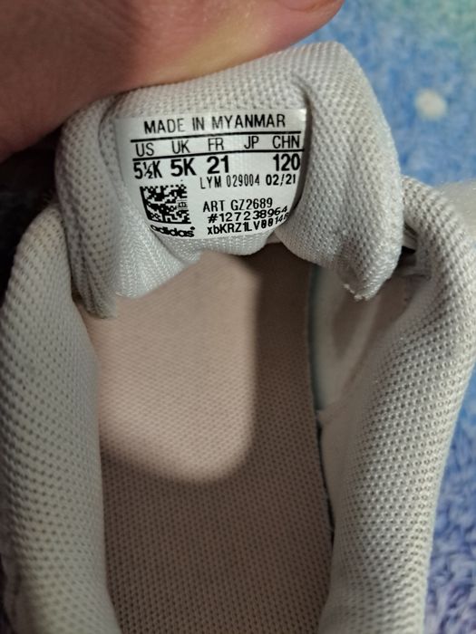 Vand adidasi si trening adidas fetite