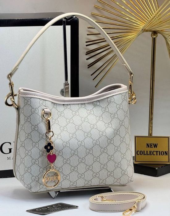 Geantă Gucci nouă, cu etichetă. Dimensiuni 31/19. Perfectă pentru a-ți