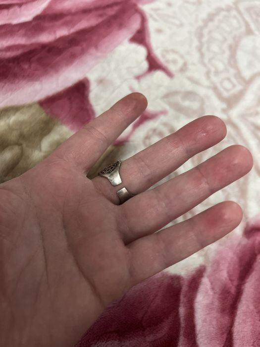 Продаю мужской кольцо серебро