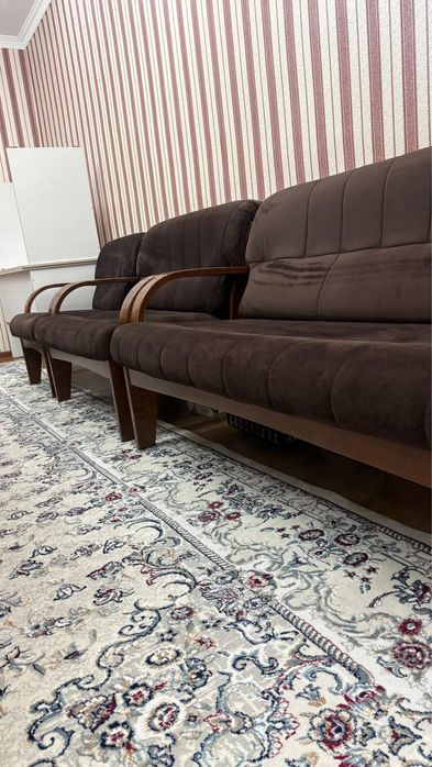 Продается комлект диван и 2 кресла