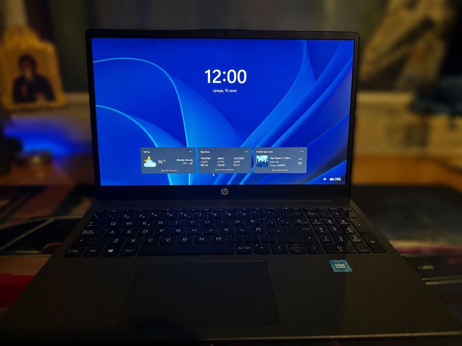 Продавам чисто нов HP Laptop на няколко месеца
